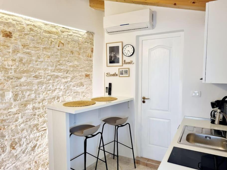 Apartment Stone House Mate