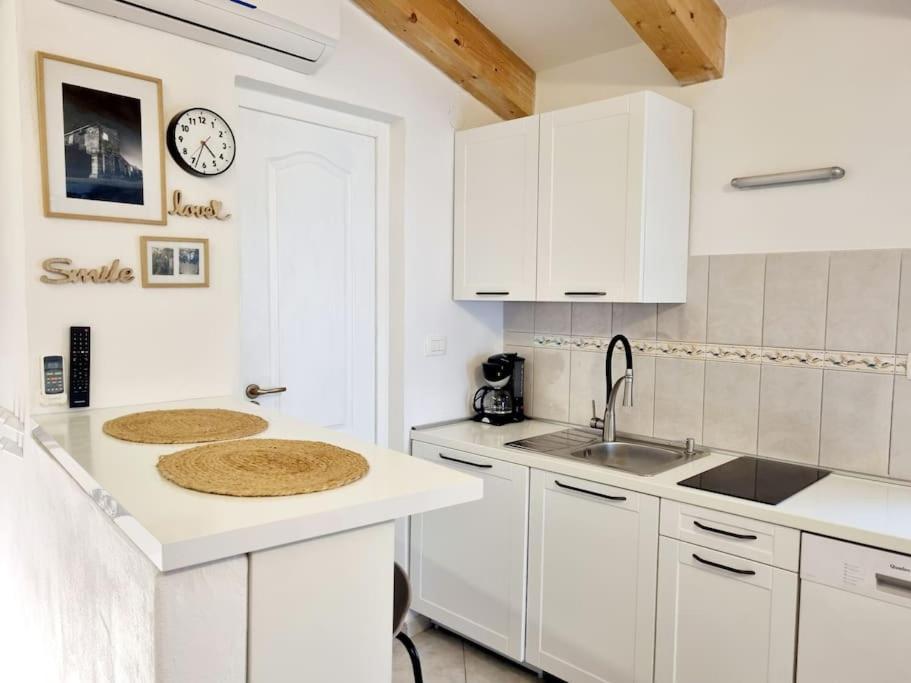Stone House Mate Apartman *